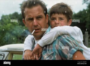 Kevin Costner & TJ Lowther A két főszereplő